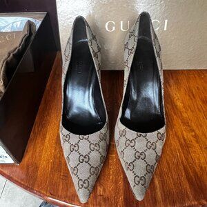 Brown GG Gucci Monogram Canvas Pumps with leather bamboo heel. Size 8.5